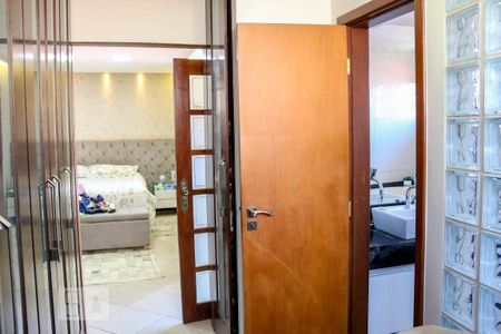Casa à venda com 540m², 4 quartos e 5 vagasCloset do quarto