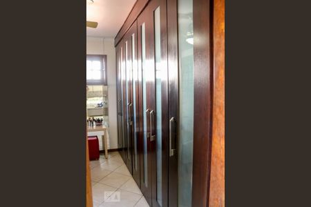 Casa à venda com 540m², 4 quartos e 5 vagasCloset do quarto