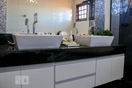 Casa à venda com 540m², 4 quartos e 5 vagasBanheiro da Suíte