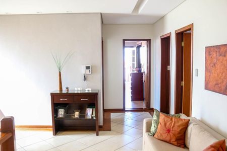 Casa à venda com 540m², 4 quartos e 5 vagasSala 2