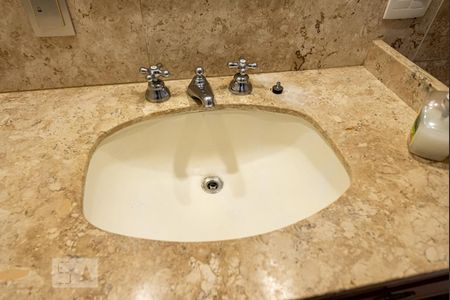 Apartamento para alugar com 150m², 3 quartos e 1 vaga Apartamento para alugar com 150m², 3 quartos e 1 vagaBanheiro da Suíte