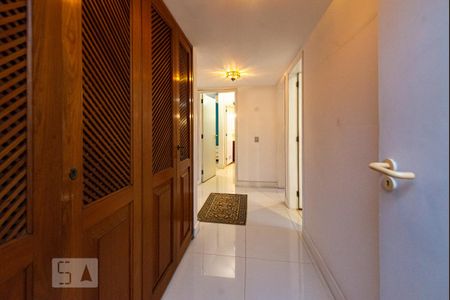 Apartamento para alugar com 150m², 3 quartos e 1 vaga Apartamento para alugar com 150m², 3 quartos e 1 vagaCorredor