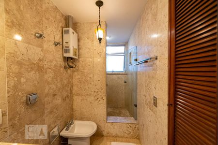 Apartamento para alugar com 150m², 3 quartos e 1 vaga Apartamento para alugar com 150m², 3 quartos e 1 vagaBanheiro da Suíte