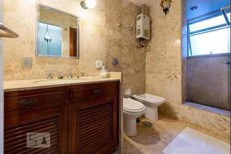 Apartamento para alugar com 150m², 3 quartos e 1 vaga Apartamento para alugar com 150m², 3 quartos e 1 vagaBanheiro da Suíte