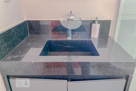 Apartamento à venda com 49m², 2 quartos e 1 vagaDetalhe Banheiro