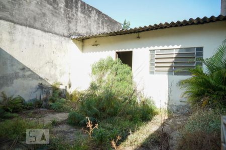Casa à venda com 200m², 6 quartos e sem vaga Casa à venda com 200m², 6 quartos e sem vagaQuintal