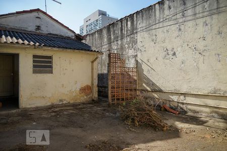 Casa à venda com 200m², 6 quartos e sem vaga Casa à venda com 200m², 6 quartos e sem vagaQuintal