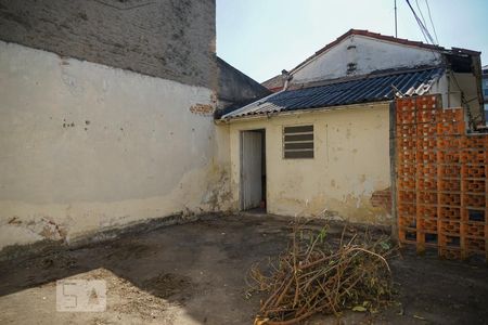 Casa à venda com 200m², 6 quartos e sem vaga Casa à venda com 200m², 6 quartos e sem vagaQuintal