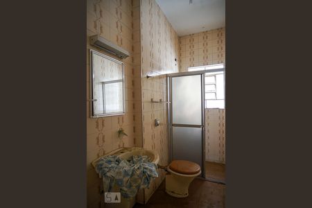 Casa à venda com 200m², 6 quartos e sem vaga Casa à venda com 200m², 6 quartos e sem vagaCasa 2 - Banheiro