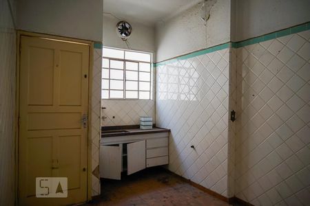 Casa à venda com 200m², 6 quartos e sem vaga Casa à venda com 200m², 6 quartos e sem vagaCasa 2 - Cozinha