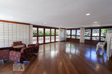 Apartamento à venda com 315m², 4 quartos e 2 vagasÁrea comum - Salão de festas