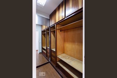 Apartamento à venda com 315m², 4 quartos e 2 vagasCloset da suíte 2