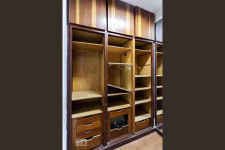 Apartamento à venda com 315m², 4 quartos e 2 vagasCloset da suíte 2