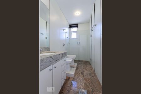 Apartamento à venda com 315m², 4 quartos e 2 vagasBanheiro da suíte 1