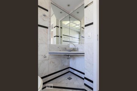 Apartamento à venda com 315m², 4 quartos e 2 vagasBanheiro social