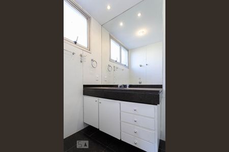 Apartamento à venda com 315m², 4 quartos e 2 vagasBanheiro da suíte 2