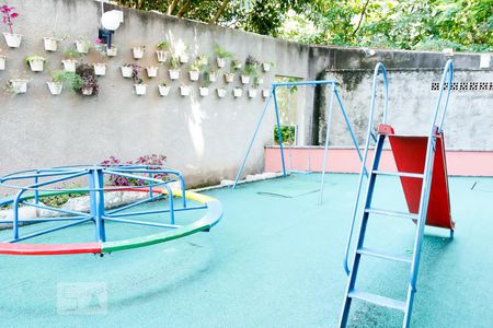 Apartamento à venda com 72m², 2 quartos e 1 vaga Apartamento à venda com 72m², 2 quartos e 1 vagaÁrea Comum - Playground