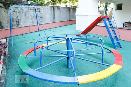 Apartamento à venda com 72m², 2 quartos e 1 vaga Apartamento à venda com 72m², 2 quartos e 1 vagaÁrea Comum - Playground