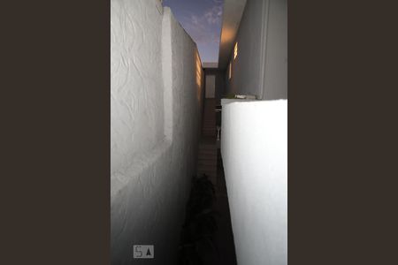 Casa à venda com 200m², 3 quartos e 2 vagasCorredor externo