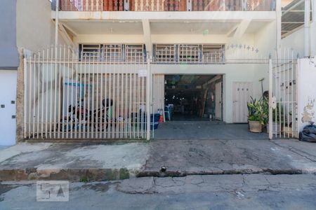 Casa à venda com 180m², 3 quartos e 12 vagasFachada