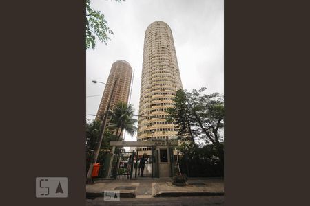 Apartamento para alugar com 36m², 1 quarto e 1 vaga Apartamento para alugar com 36m², 1 quarto e 1 vagaFachada