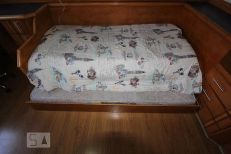 Casa à venda com 300m², 7 quartos e 4 vagasQuarto 2 detalhe bicama