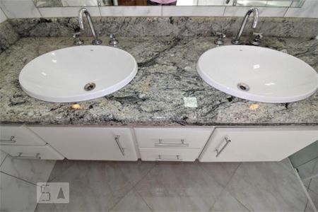 Casa à venda com 300m², 7 quartos e 4 vagasBanheiro 1 suite