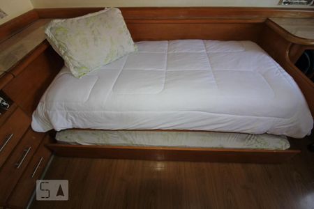 Casa à venda com 300m², 7 quartos e 4 vagasQuarto 3 detalhe bicama