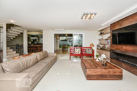 Sala de casa à venda com 3 quartos, 346m² em Jardim Itu-sabará, Porto Alegre