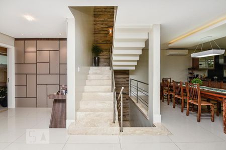 Casa à venda com 346m², 3 quartos e 2 vagas Casa à venda com 346m², 3 quartos e 2 vagasEscada - Cobertura