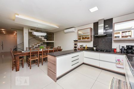 Casa à venda com 346m², 3 quartos e 2 vagas Casa à venda com 346m², 3 quartos e 2 vagasCozinha