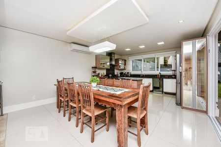 Casa à venda com 346m², 3 quartos e 2 vagas Casa à venda com 346m², 3 quartos e 2 vagasCopa