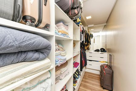 Casa à venda com 346m², 3 quartos e 2 vagas Casa à venda com 346m², 3 quartos e 2 vagasCloset