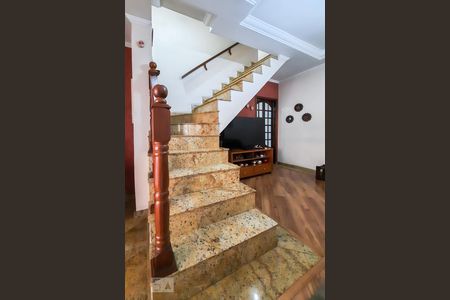 Casa à venda com 250m², 2 quartos e 3 vagasEscada