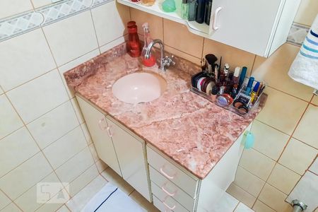 Casa à venda com 250m², 2 quartos e 3 vagasBanheiro da Suíte 2