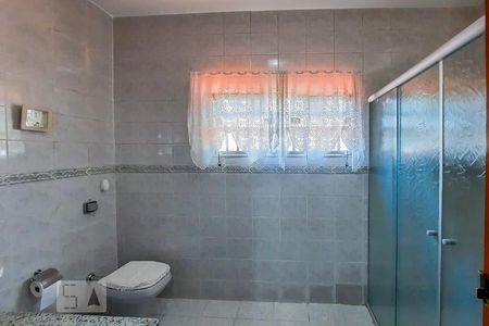 Casa à venda com 250m², 2 quartos e 3 vagasBanheiro da Suíte 1