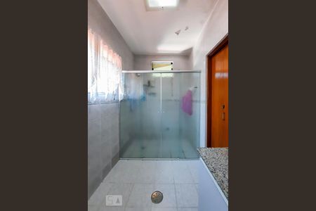 Casa à venda com 250m², 2 quartos e 3 vagasBanheiro da Suíte 1