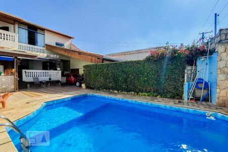 Casa à venda com 250m², 2 quartos e 3 vagasPiscina 