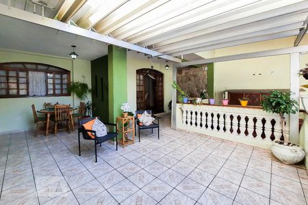 Casa à venda com 250m², 2 quartos e 3 vagasVaranda