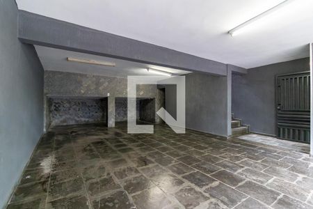 Garagem de casa para alugar com 3 quartos, 300m² em Conjunto Residencial José Bonifácio, São Paulo