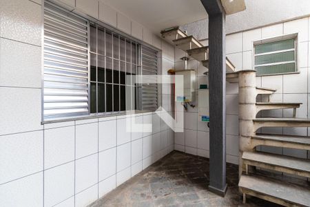 Área de Serviço de casa para alugar com 3 quartos, 300m² em Conjunto Residencial José Bonifácio, São Paulo