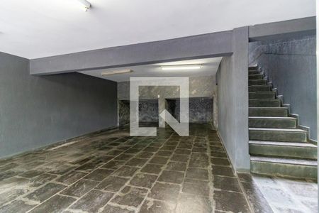 Garagem de casa para alugar com 3 quartos, 300m² em Conjunto Residencial José Bonifácio, São Paulo