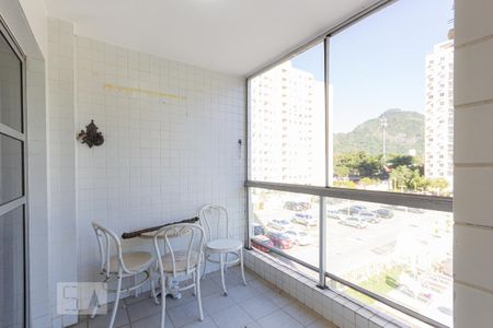 Apartamento à venda com 80m², 3 quartos e 1 vaga Apartamento à venda com 80m², 3 quartos e 1 vagaVaranda