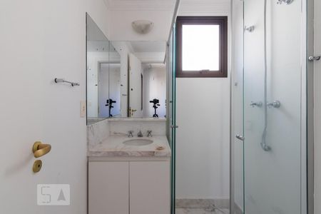 Apartamento para alugar com 211m², 3 quartos e 4 vagas Apartamento para alugar com 211m², 3 quartos e 4 vagasBanheiro Suite 3