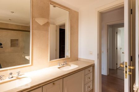 Apartamento para alugar com 211m², 3 quartos e 4 vagas Apartamento para alugar com 211m², 3 quartos e 4 vagasBanheiro Suite 1