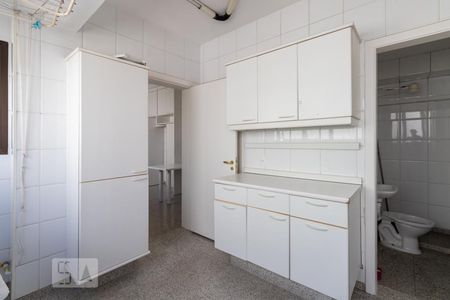Apartamento para alugar com 211m², 3 quartos e 4 vagas Apartamento para alugar com 211m², 3 quartos e 4 vagasArea de Serviço