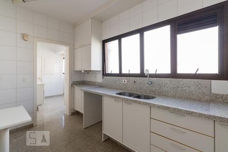 Apartamento para alugar com 211m², 3 quartos e 4 vagas Apartamento para alugar com 211m², 3 quartos e 4 vagasCozinha