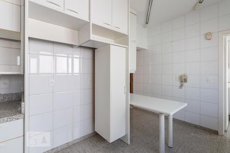 Apartamento para alugar com 211m², 3 quartos e 4 vagas Apartamento para alugar com 211m², 3 quartos e 4 vagasCozinha