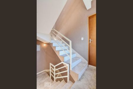 Studio para alugar com 45m², 1 quarto e sem vagaEscada