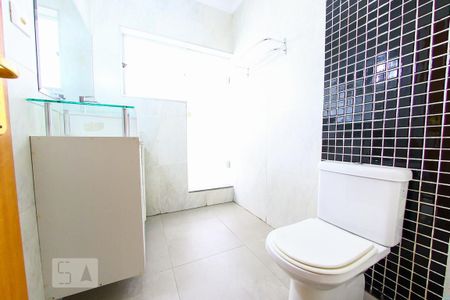 Casa à venda com 207m², 3 quartos e 4 vagasBanheiro da Suite 2